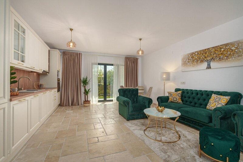 Erou Iancu Nicolae, Baneasa, apartament cu gradina.